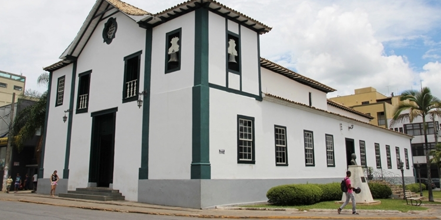 BARES E RESTAURANTES EM LAVRAS