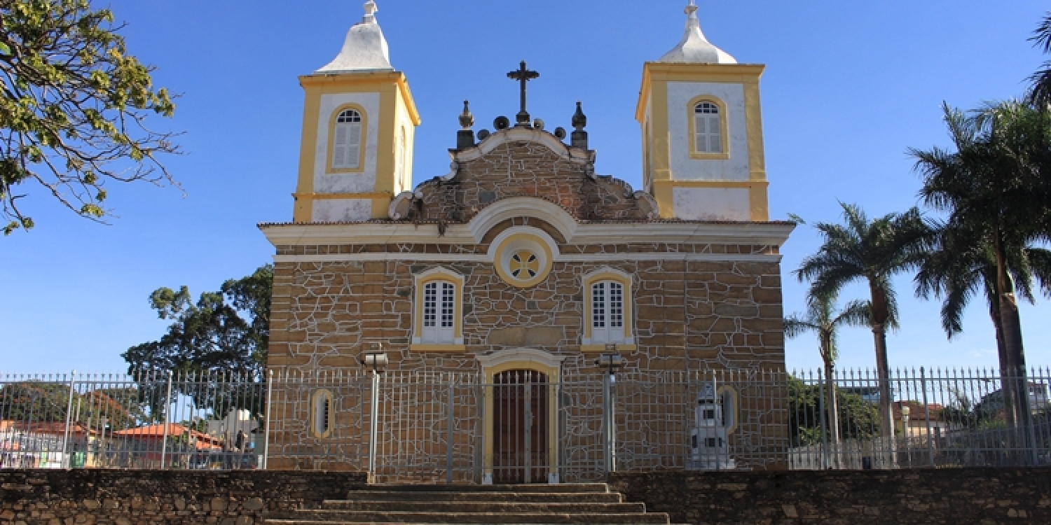 HOT&Eacute;IS E POUSADAS - CARRANCAS